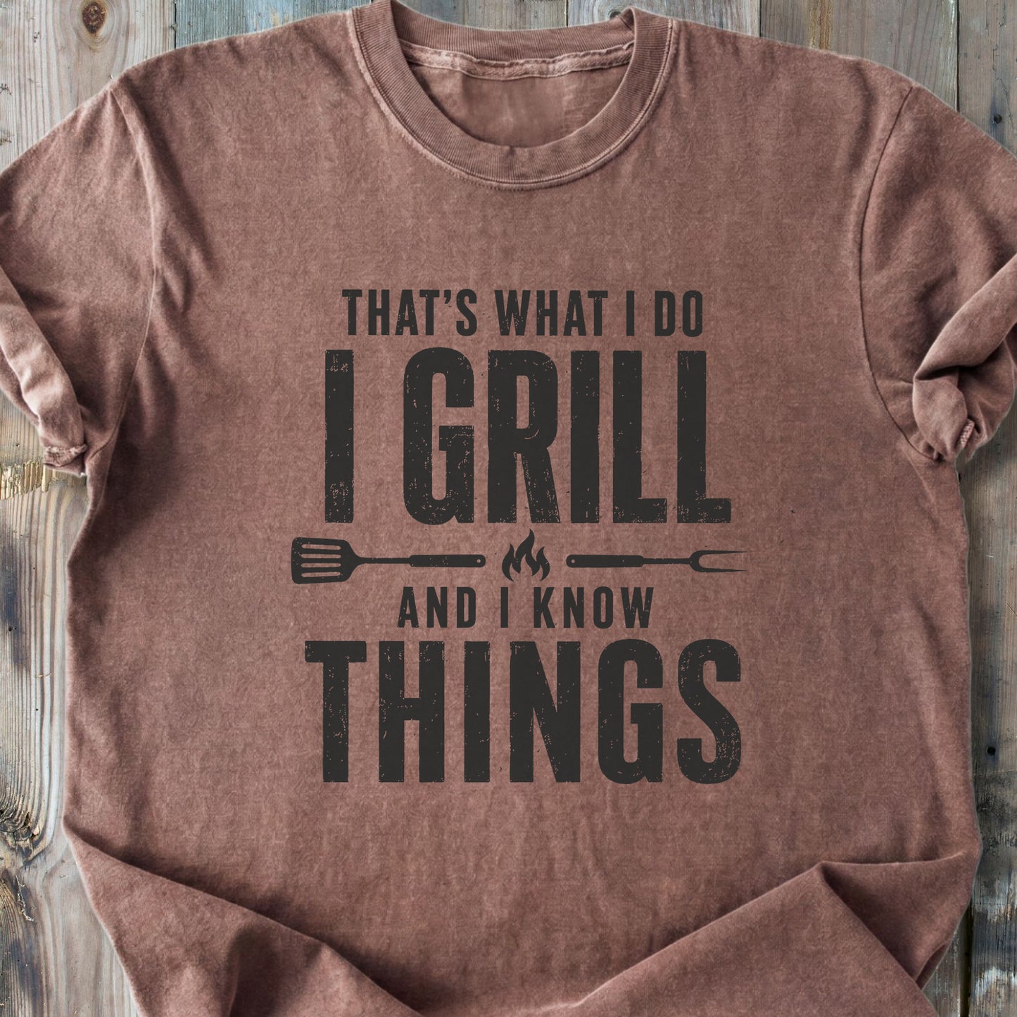 I Grill And I Know Things - Premium Heavyweight Tee