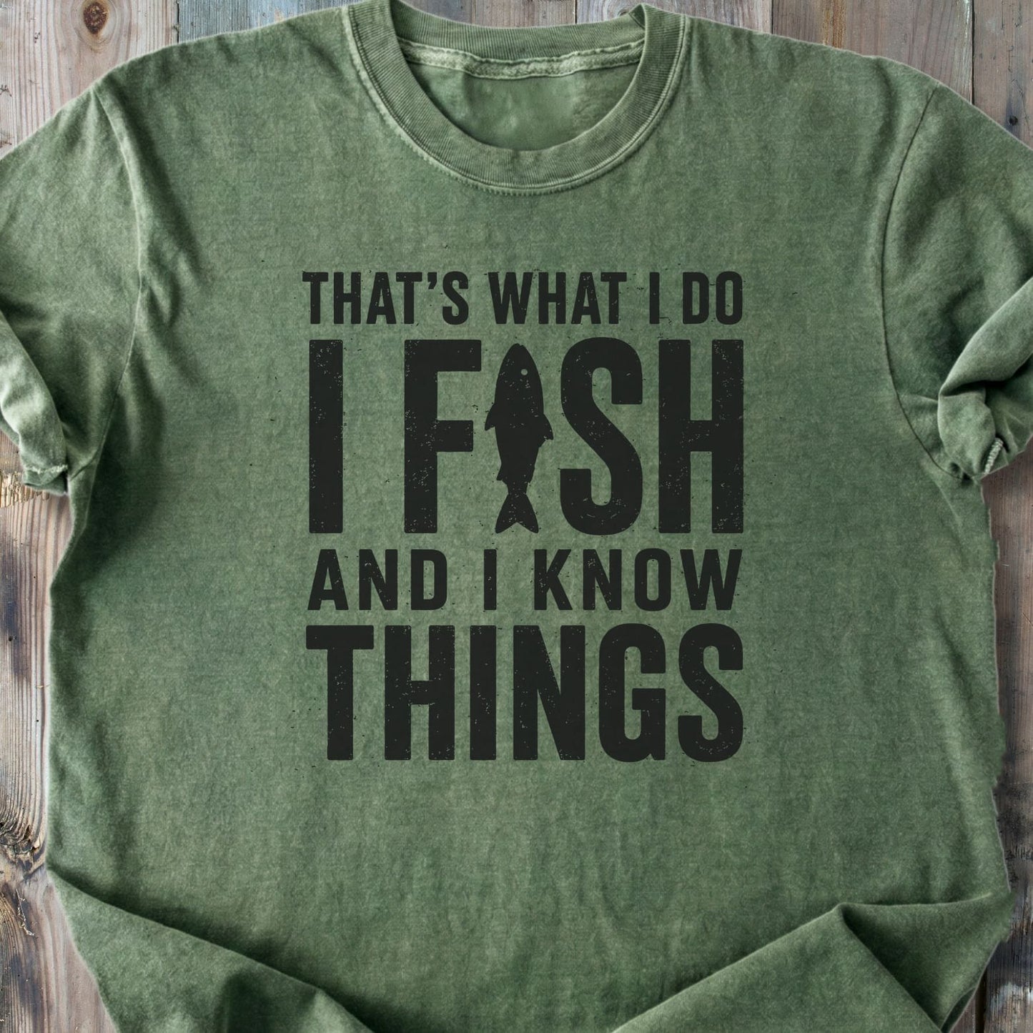 I Fish And I Know Things - Premium Heavyweight Tee