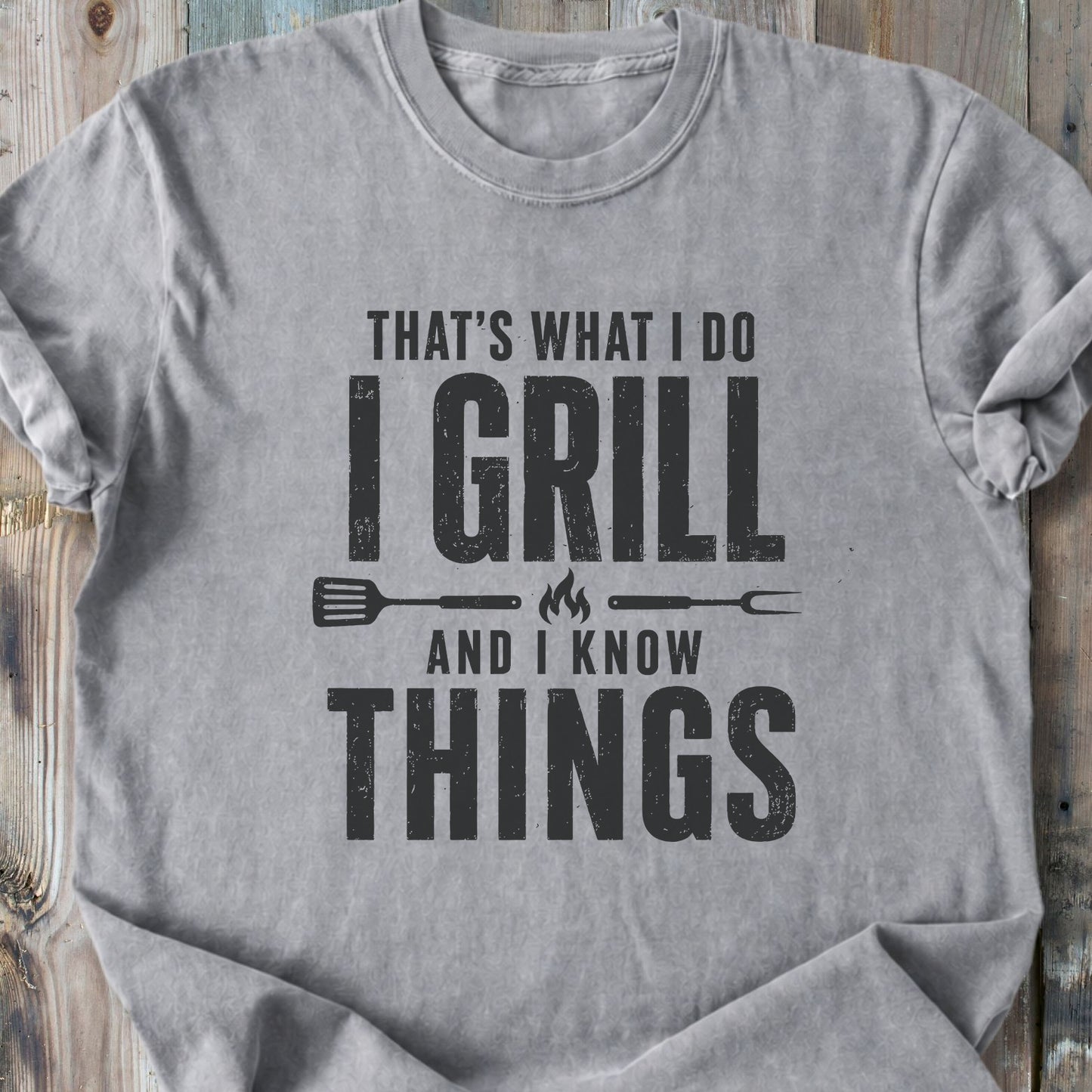 I Grill And I Know Things - Premium Heavyweight Tee