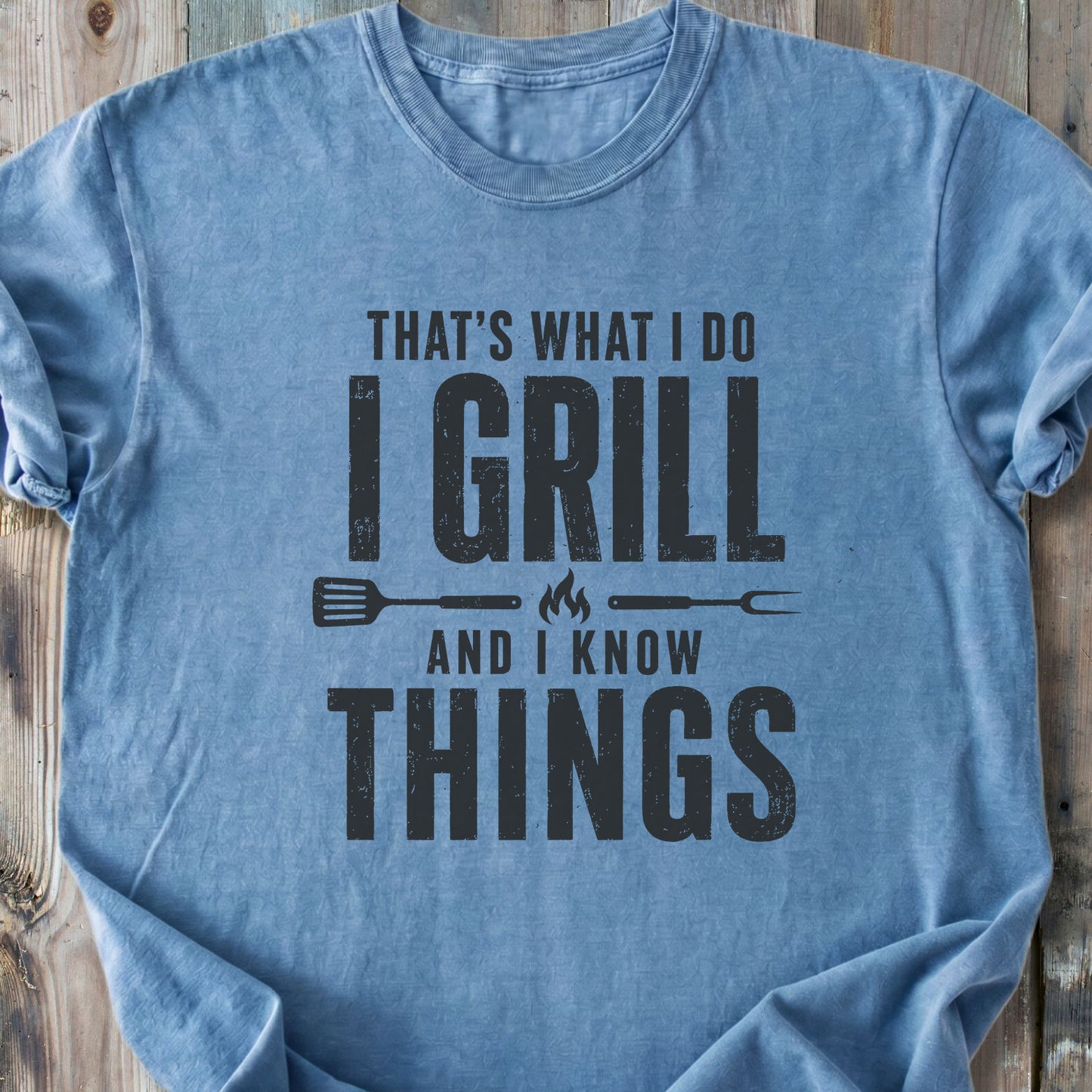 I Grill And I Know Things - Premium Heavyweight Tee