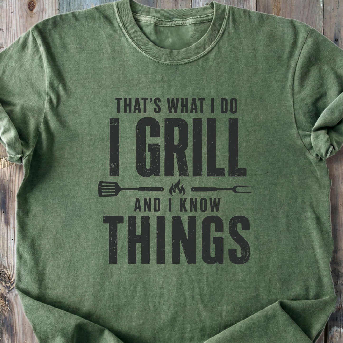 I Grill And I Know Things - Premium Heavyweight Tee